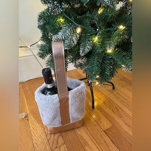 NWT Gray Holiday Faux Fur Wine Bag Gift Carrier Winter Bottle Tote Luxe Glam
